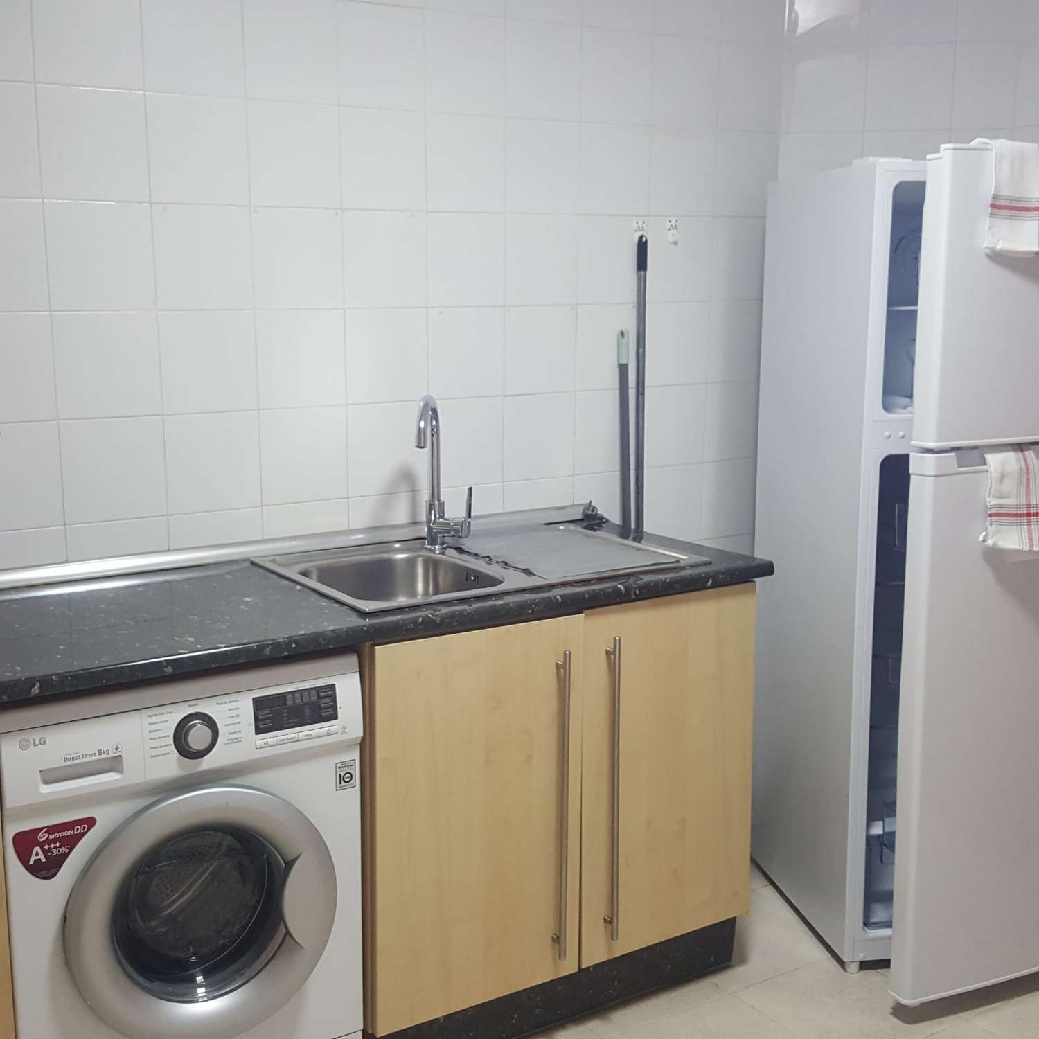 APARTAMENTO CON GRAN TERRAZA Y VISTAS AL MAR, PISCINAS, JARDIN Y PARKING PRIVADO