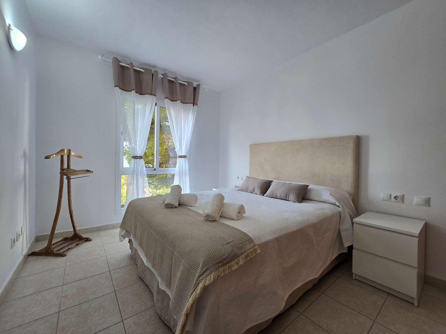 ATICO CON VISTAS AL MAR. GRAN TERRAZA, PISCINA Y PARKING EN URB PRIVADA