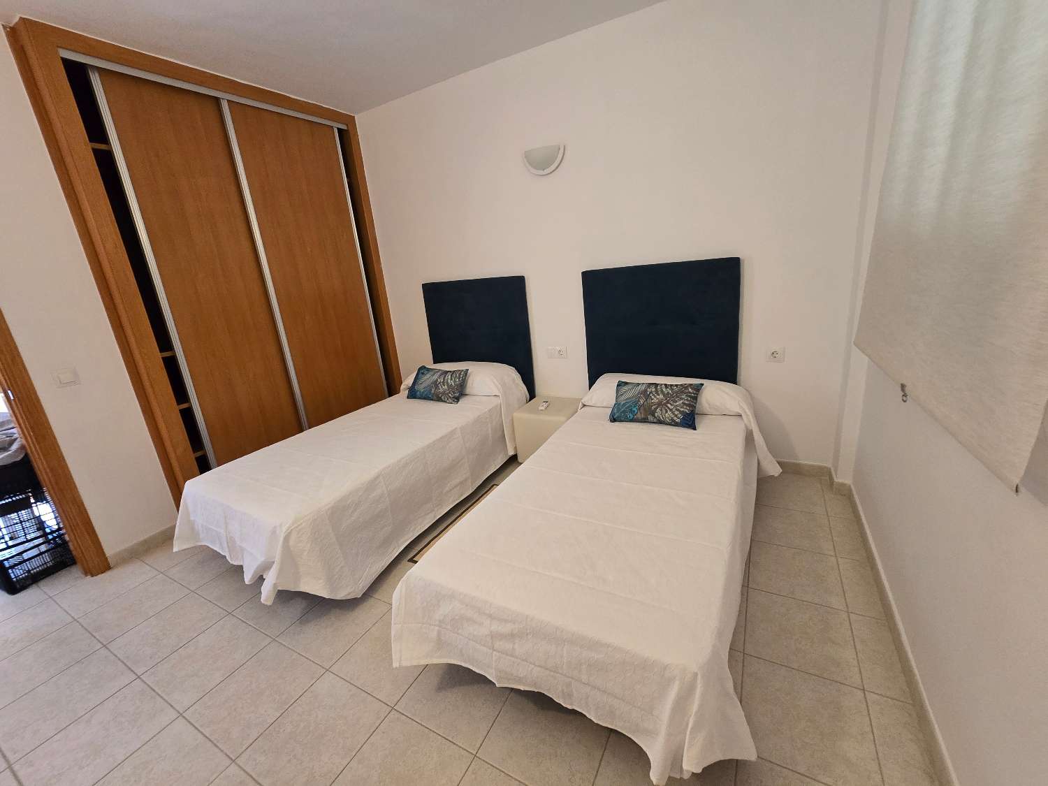 ATICO CON VISTAS AL MAR. GRAN TERRAZA, PISCINA Y PARKING EN URB PRIVADA