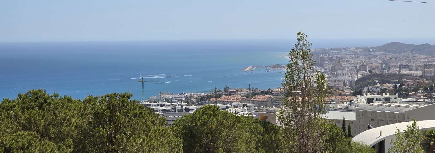 ATICO CON VISTAS AL MAR. GRAN TERRAZA, PISCINA Y PARKING EN URB PRIVADA
