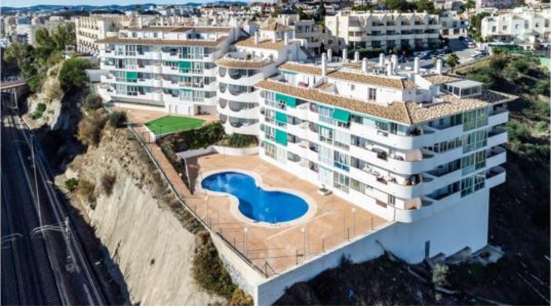 Fuengirola Torreblanca Alquiler temporada con vistas al mar, garage y piscina