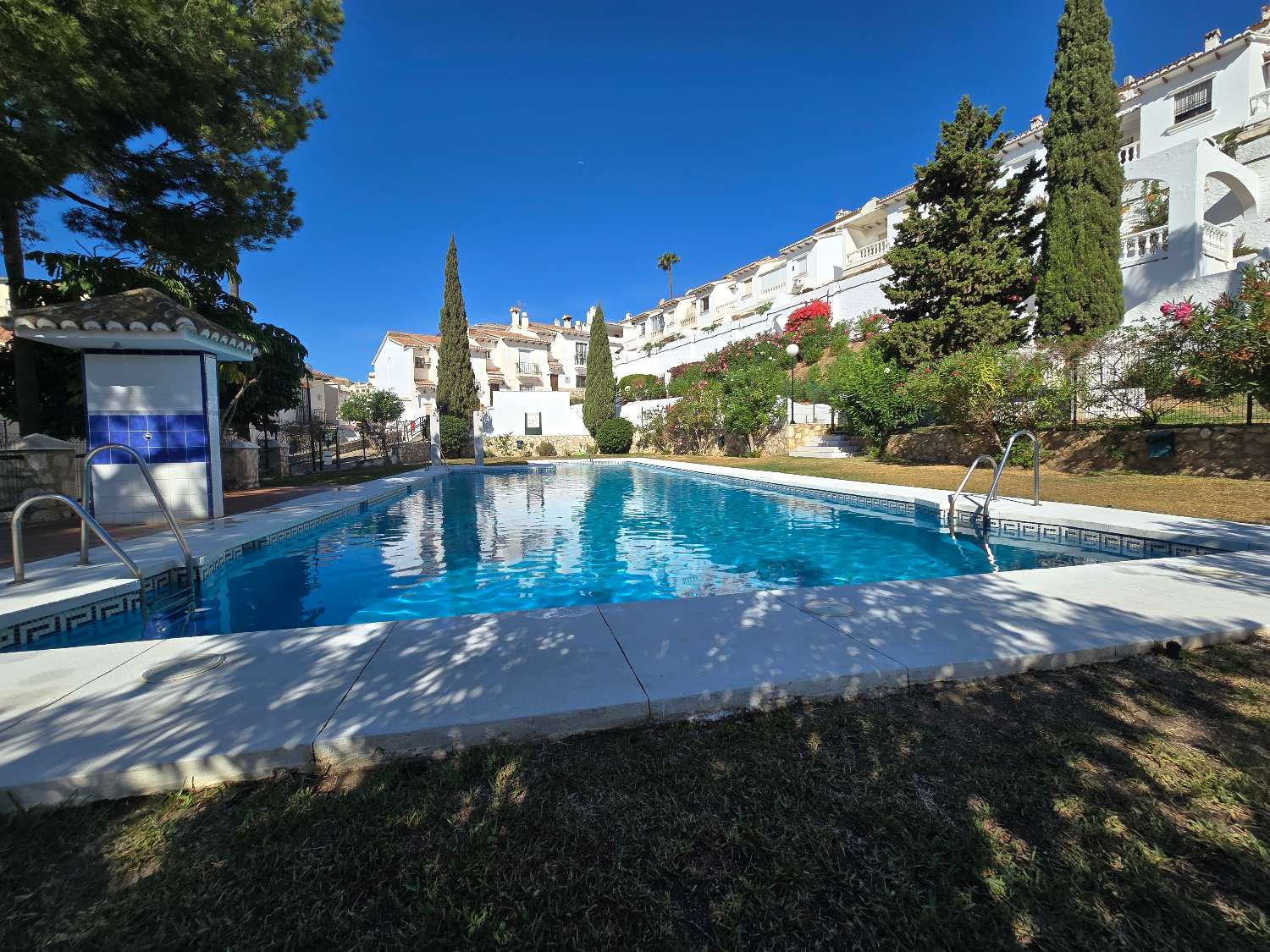 TORREQUEBRADA BENALMADENA APARTAMENTO CON GRAN TERRAZA Y VISTAS AL MAR, PISCINA Y  JARDIN JUNTO AL CAMPO DE GOLF